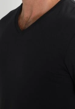 Pier One 2 PACK - T-Shirt Basic - Black -K 144a18a099e5428c92602fed22a8b338