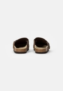 Pier One LEATHER UNISEX - Clogs - Brown -K 18a09b6c3e71439784e427988b058842