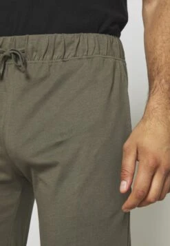 Pier One 2 PACK - Nachtwäsche Hose - Black/khaki -K 2d7e8aabb1c34004a160f9bd3c559011