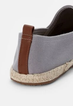 Pier One RENA ESPADRILLE UNISEX - Espadrille - Light Grey 13 Pier One RENA ESPADRILLE UNISEX - Espadrille - Light Grey -K 42d2421a7d9a4236aff6d97b980fd1f5