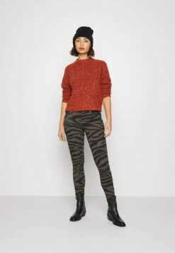 Pier One SHORT MICRO BEANIE UNISEX - Mütze - Black -K 543d127d07134c2890a29c39eb75bc4a