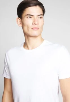 Pier One 2 PACK - T-Shirt Basic - White/dark Blue -K 5d6a04d994e343d2903cc2c1666bad4b