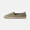 Pier One RENA ESPADRILLE UNISEX - Espadrille - Olive 2 Pier One RENA ESPADRILLE UNISEX - Espadrille - Olive -K 72c058eac6254d3ca7dfcd64895f6fd7