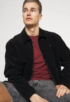 Pier One T-Shirt Basic - Brown/white/black 13 Pier One T-Shirt Basic - Brown/white/black -K 8c7ca28aba444f0ca09b550c10abc589