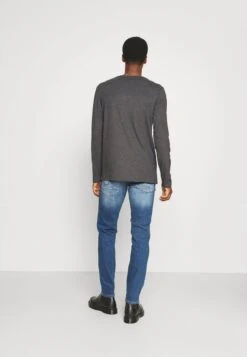 Pier One 2 PACK - Langarmshirt - Dark Grey/black 10 Pier One 2 PACK - Langarmshirt - Dark Grey/black -K a601e52fa7974b079f93b858d4b782ec