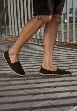 Pier One RENA ESPADRILLE UNISEX - Espadrille - Black -K cb806f944ebf47a1be125d225ca7178e