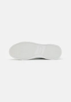 Pier One UNISEX - Sneaker Low - White 12 Pier One UNISEX - Sneaker Low - White -K f8e8249702ff4ae595b1f702a4c7b8c5